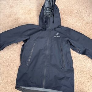 Arcteryx beta ar men’s medium like new dark navy blue